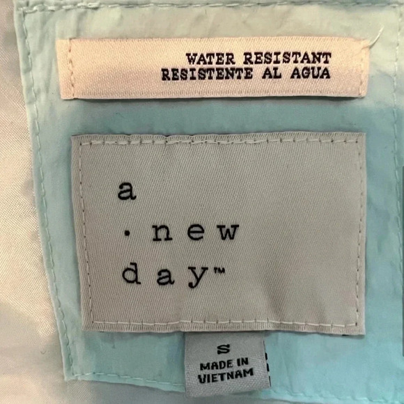 Icy Blue A New Day Two In One Puffer
Coat/Vest Size Small - Picture 3 of 9